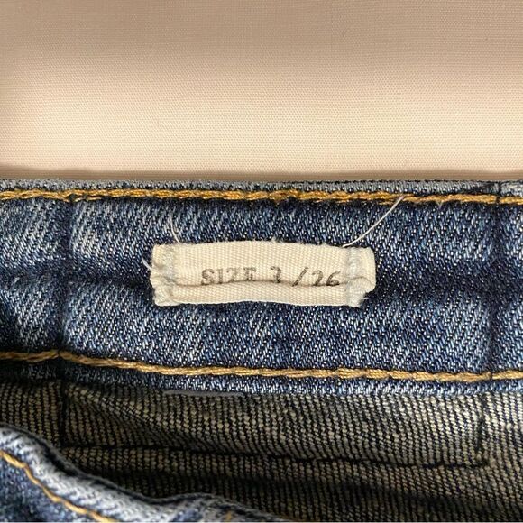 Quicksilver Denim Jeans size 3/26. Straight leg. Medium wash. - Picture 5 of 8